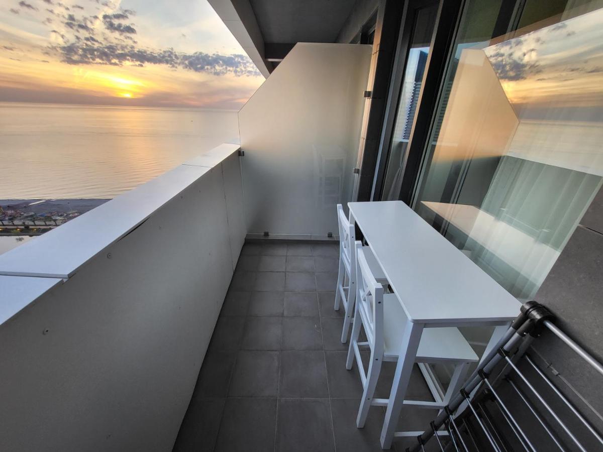 Holiday Apartments Batumi Esterno foto